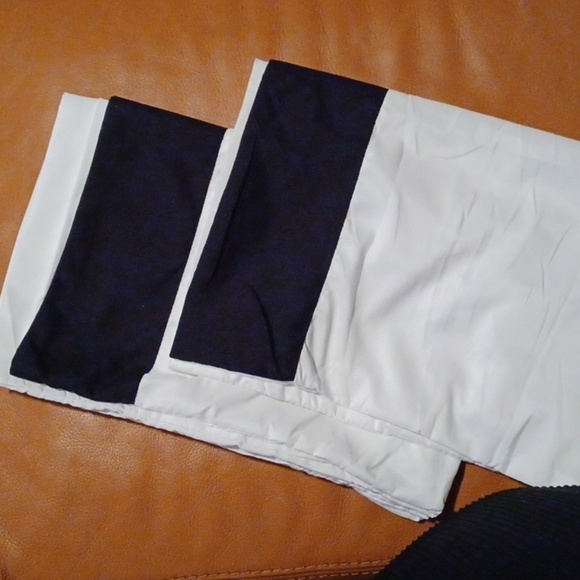 💙🏍2 Black And White Pillow Cases - Picture 3 of 5